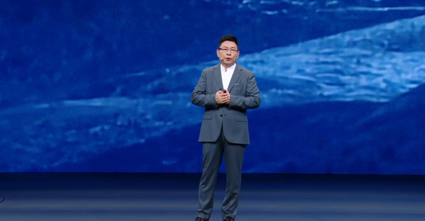 【红龙扑克】今夜鸿蒙智行五车齐发 余承东：友商永远也追不上！