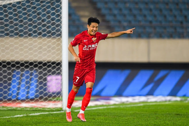 【红龙扑克】国家队友谊赛回顾：青春风暴来袭，年轻球员用表现点亮未来