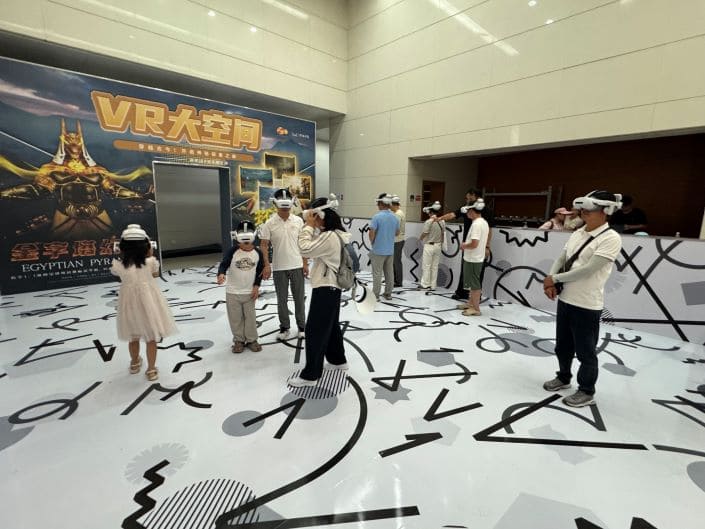 【红龙扑克】混合现实（MR）+全息投影：沉浸式百家乐将如何改变未来互动娱乐体验？