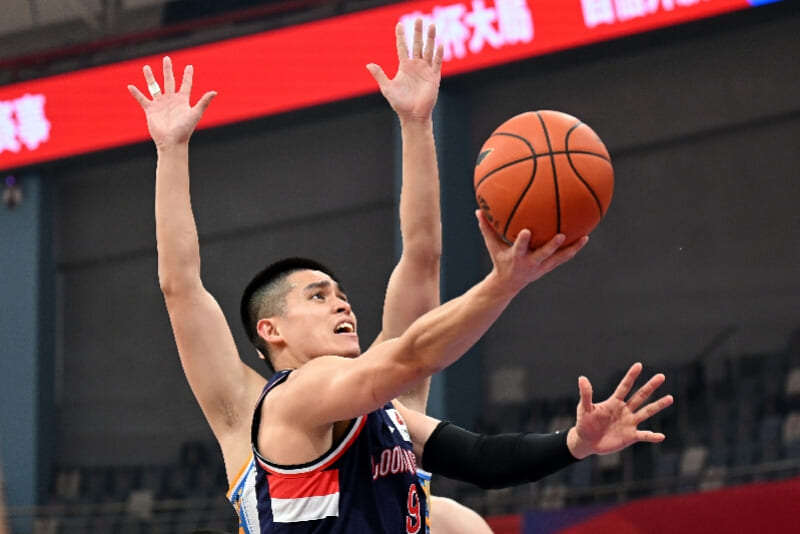 【红龙扑克】CBA焦点战前瞻：北京首钢vs广东宏远，防守与快攻的巅峰对决