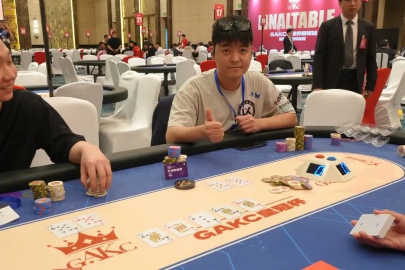 【红龙扑克】SWPT·广安站 | 从“抚仙湖杯”到SWPT，西南扑克标杆赛事华丽升级，首日战火点燃！马鹏龙斩获回馈赛冠军