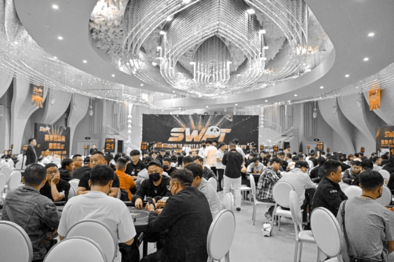 【红龙扑克】SWPT·广安站 | 从“抚仙湖杯”到SWPT,西南扑克标杆赛事华丽升级,首日战火点燃!马鹏龙斩获回馈赛冠军