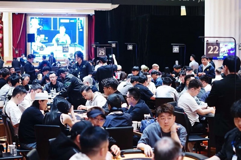【红龙扑克】TLPT济州岛站｜主赛B组171人次火爆对战剩余26人晋级！Bai Yunpeng狂揽超80万计分笑傲全场！YIMING LEE斩获巡游豪客赛王冠！