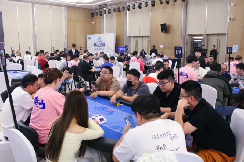 【红龙扑克】泰山之巅扑克系列赛第四日|主赛预选赛收官,丙组丁组双箭齐发,刘鹏带领180人闯入复赛,刘鹏,黄星灿分获丙/丁组CL