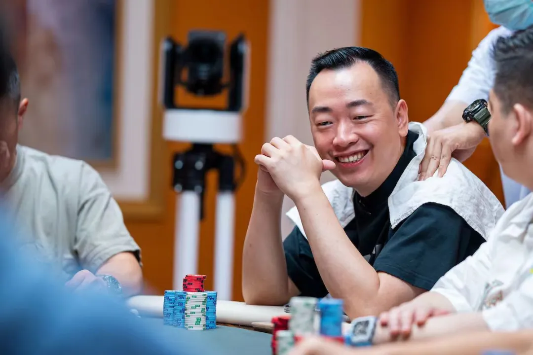 【红龙扑克】隐士牌手ST Wang：“不是我想做紧手玩家，而是这策略对游戏是最佳的。”