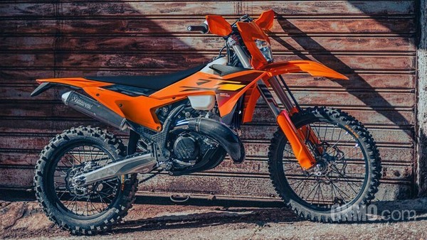 KTM 【红龙扑克】KTM因越野摩托车销售再陷争议 称合规责任在客户