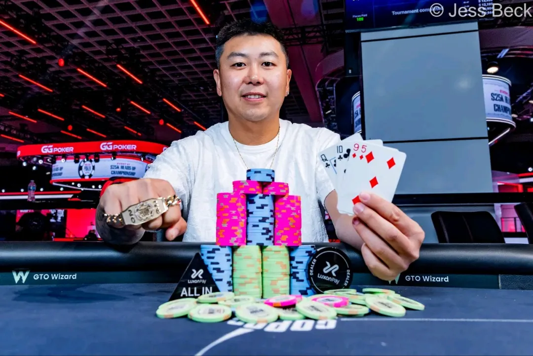 【红龙扑克】2026 WSOP | 王阳勇夺$5,000底池限额奥马哈冠军，拿下首条金手链