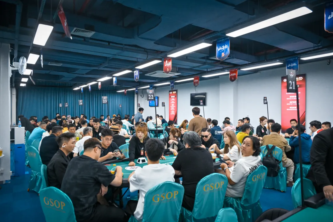 【红龙扑克】深圳山海杯 | 三日激战，主赛首轮战罢！本次主赛共计521人次参赛，140位顶尖牌手各凭实力顺利突围