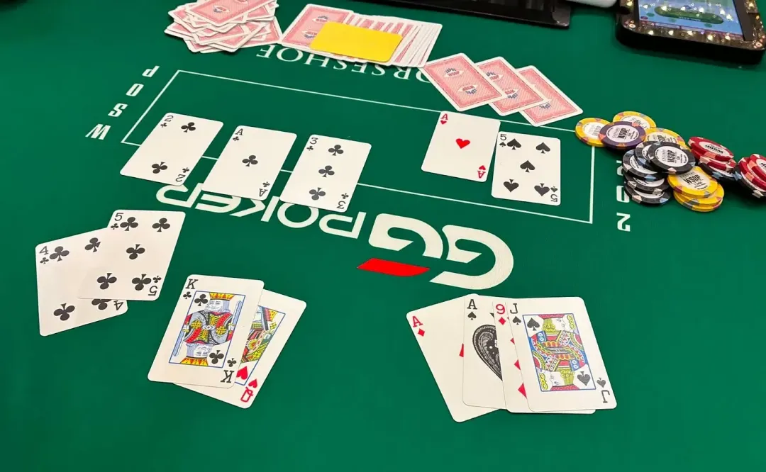 【红龙扑克】四条A撞同花顺！2026 WSOP首周名场面扎堆
