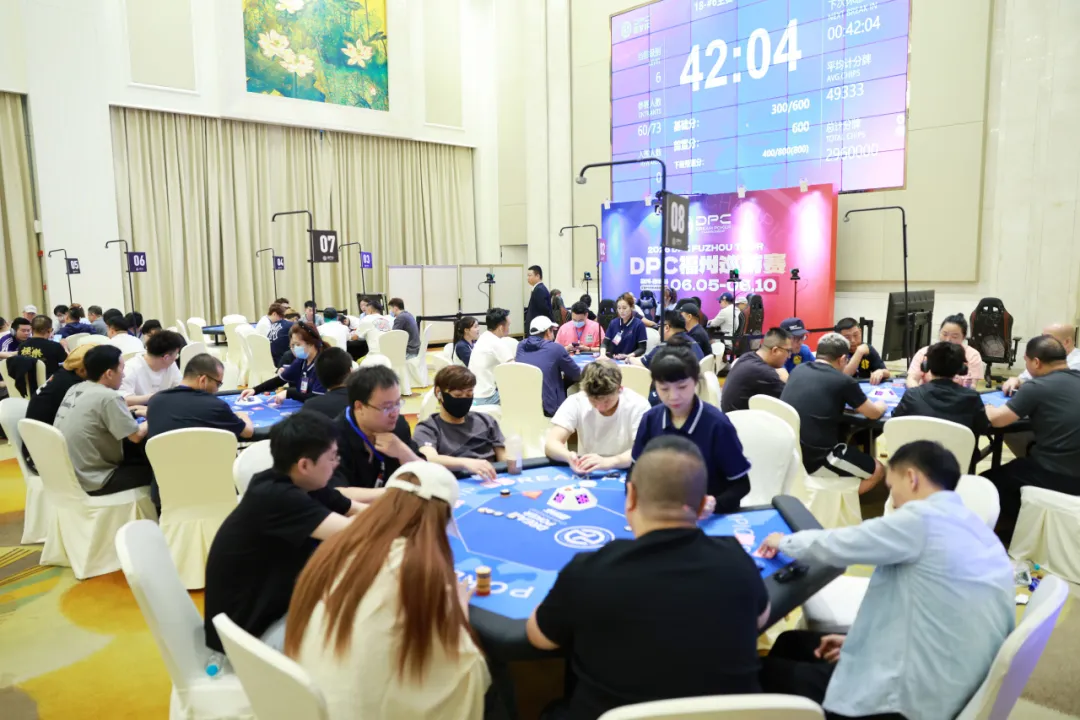 【红龙扑克】DPC福州巡游赛B组战罢：张国宁35.7万记分牌领跑，25人晋级Day2