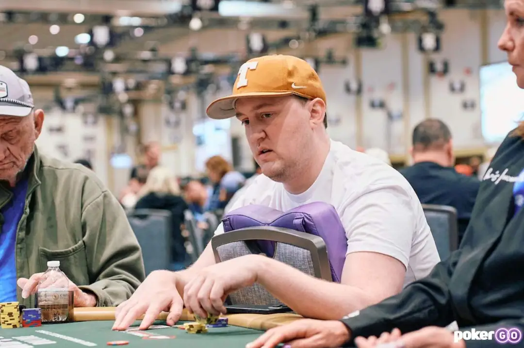 【红龙扑克】高额常规桌风云：“Texas Mike”狂泻147万刀，赛后怒喷全场“全是狙击怪”！