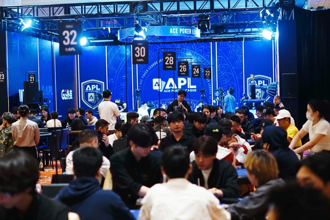 【红龙扑克】APL济州岛｜奖池狂飙破保！主赛C/D组合共260人次参赛39人晋级，李欢/Zhang Xugang分别登顶小组CL！明日主赛“末班车”等你抄底！