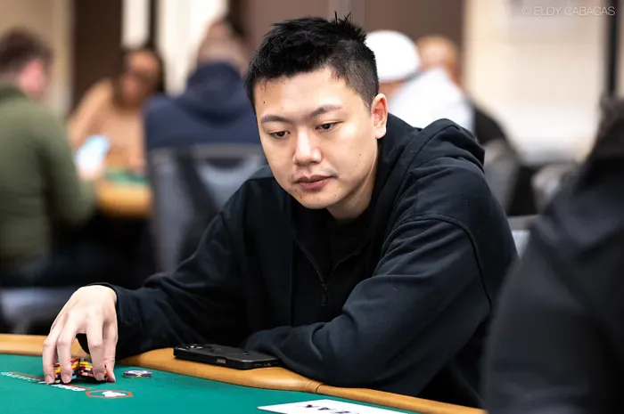 【红龙扑克】以为出局走到门口，被叫回后打出奇迹：Wesley Fei的WSOP主赛死里逃生记