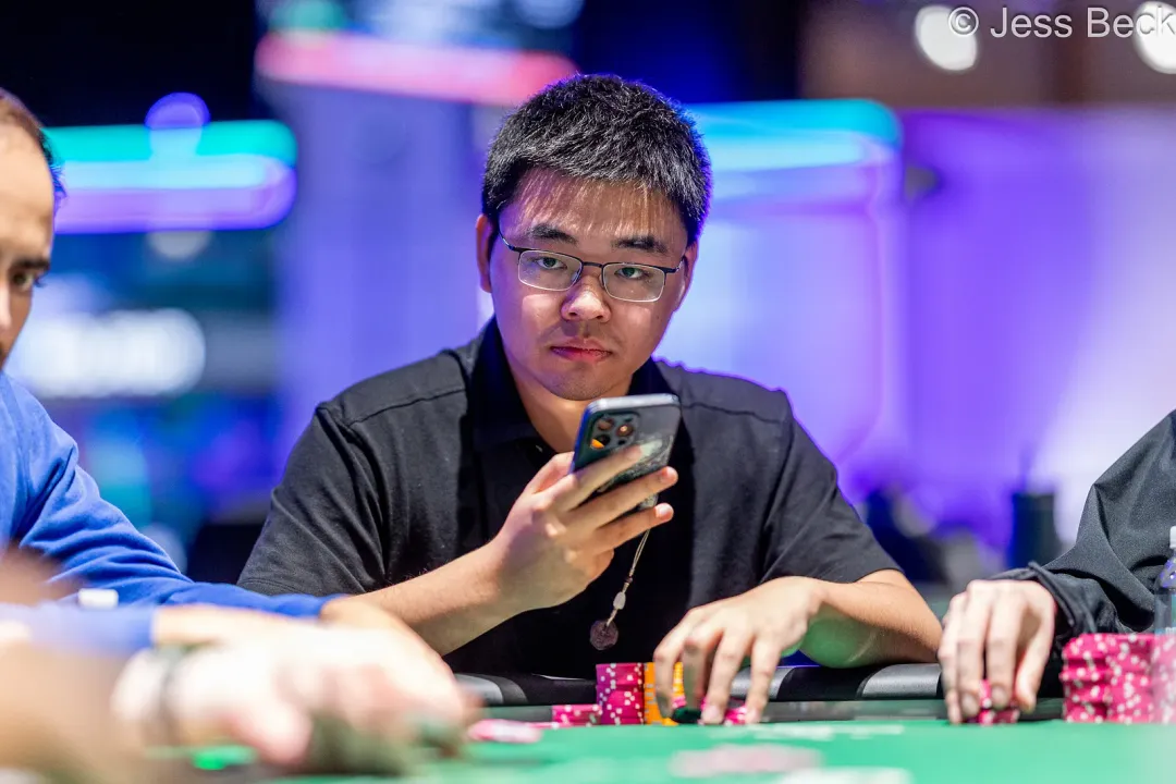 【红龙扑克】2026WSOP | 主赛剩62人，唐俊杰记分牌第七，携手Tianle Wang、章聪雅挺进Day7