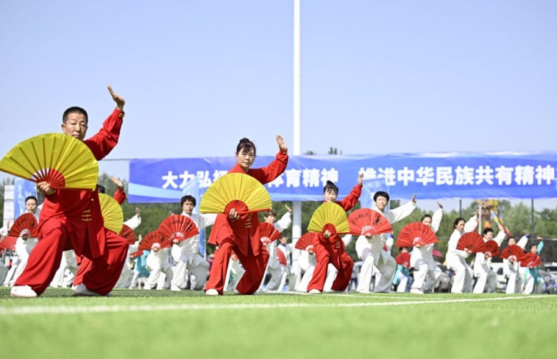 【红龙扑克】体育强国的多维进击：从竞技突破到科技赋能与全民健康