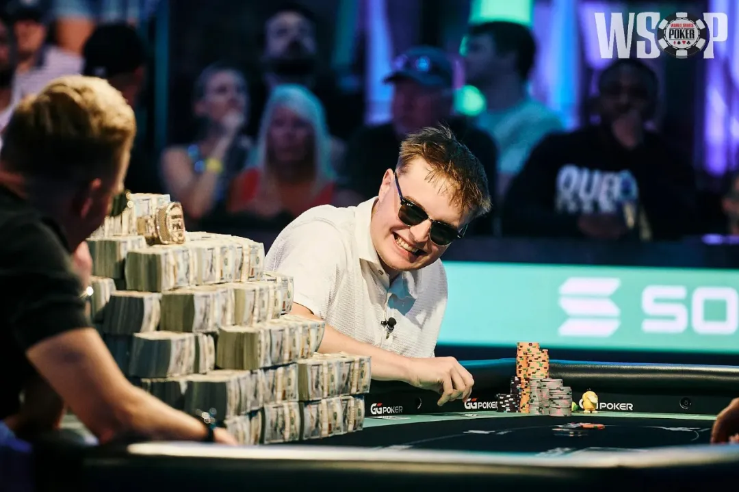 【红龙扑克】WSOP主赛冠军亲自复盘：若河牌不是黑桃，他还会继续开火吗？答案令人大失所望！