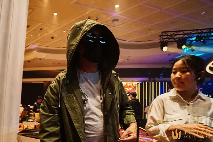 【红龙扑克】85同花玩命偷鸡一把打光百万筹码,只差一步进钱圈!