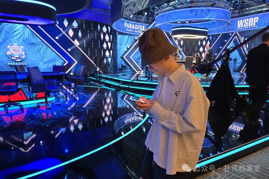 【红龙扑克】你总以为放下手机就能打好牌,但真正的问题是你根本受不了无聊