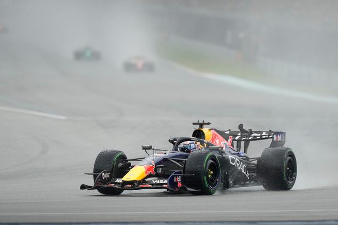 【红龙扑克】F1巴林大奖赛暖胎圈动力异常:国际汽联发布声明,软件更新后比赛正常进行