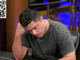 【红龙扑克】小哥在河牌圈之前不看底牌盲玩,你猜结果怎么着?