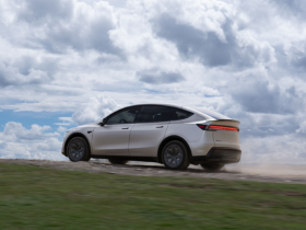 【红龙扑克】美股收涨 特斯拉市值一夜增超2500亿 但销量持续承压