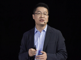 【红龙扑克】卢伟冰再次强调小米17不是抄iPhone 今年流入1200万用户