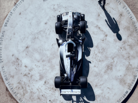 【红龙扑克】凯迪拉克F1车队2026赛季正式涂装亮相 黑白双拼设计