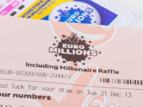 【红龙扑克】欧洲百万彩票大奖得主匿名领奖,背后故事曝光