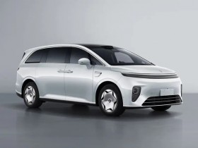 【红龙扑克】享界V8实车图曝光:告别传统方盒子 形态类似SUV