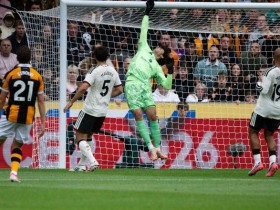 【红龙扑克】英超首轮半场:赫尔城2-0曼联,红魔71%控球率难破密集防守